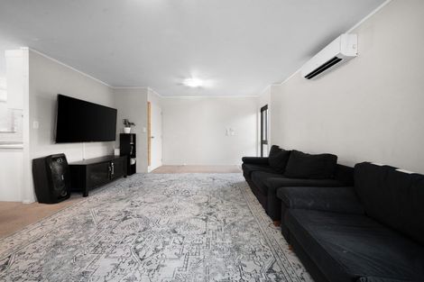 Photo of property in 2/39 Templeton Place, Clendon Park, Auckland, 2103
