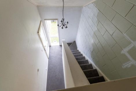 Photo of property in 17b Colchester Crescent, Newlands, Wellington, 6037