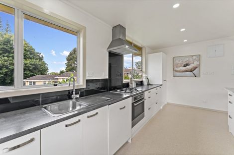 Photo of property in 4 Chibnall Place, Conifer Grove, Takanini, 2112