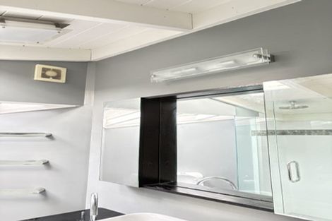 Photo of property in 412 Taupaki Road, Kumeu, 0892