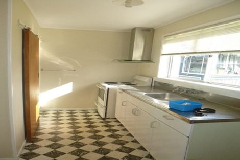 Photo of property in 2/62 Tiroroa Avenue, Te Atatu South, Auckland, 0610