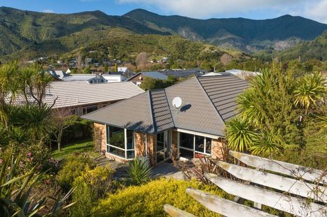 Photo of property in 2 Whitby Close, Waikawa, Picton, 7220