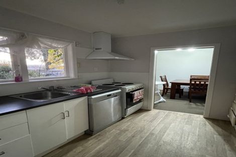 Photo of property in 33 Mackenzie Street, Te Atatu South, Auckland, 0610