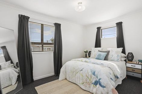 Photo of property in 5 Keats Place, Blockhouse Bay, Auckland, 0600