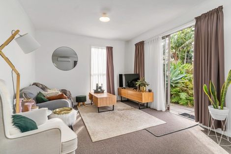 Photo of property in 21 Waterlea Avenue, Mangere Bridge, Auckland, 2022