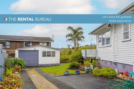 Photo of property in 35 Castleford Street, Green Bay, Auckland, 0604