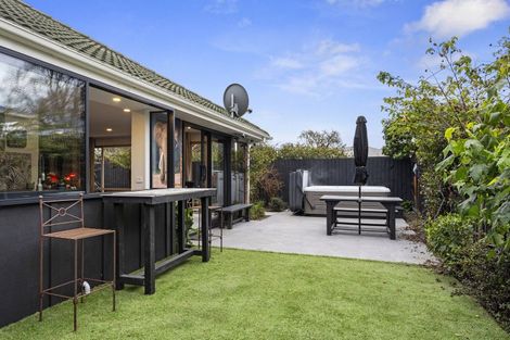 Photo of property in 33 Dee Street, St Albans, Christchurch, 8014