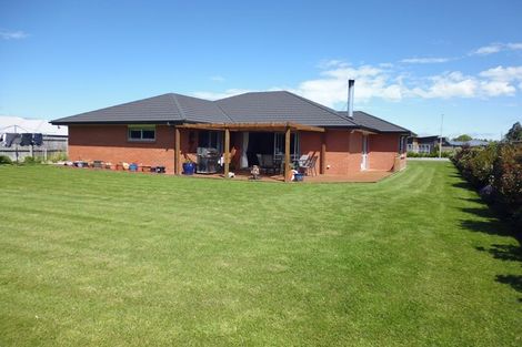 Photo of property in 43 Willowside Place, Amberley, 7410