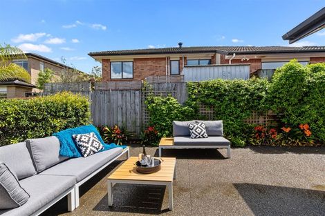 Photo of property in 22 Rising Parade, Fairview Heights, Auckland, 0632