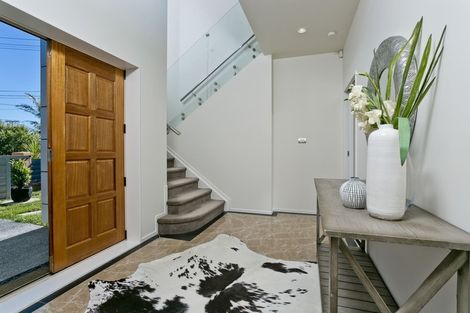 Photo of property in 8 Currey Crescent, Milford, Auckland, 0620