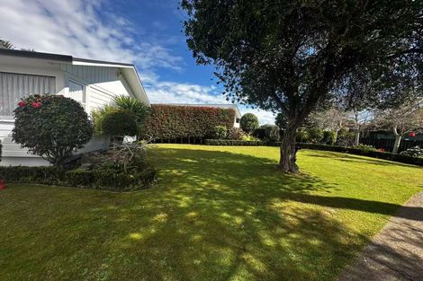 Photo of property in 120 Ennis Avenue, Pakuranga Heights, Auckland, 2010