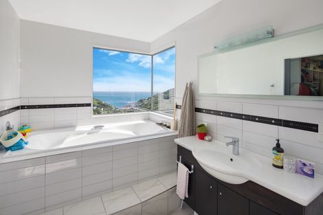 Photo of property in 32 View Road, Houghton Bay, Wellington, 6023