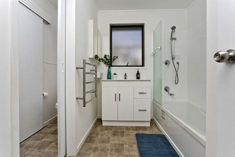 Photo of property in 2/1 Cantina Avenue, Bayview, Auckland, 0629