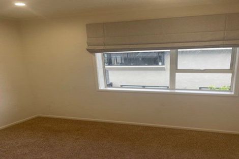 Photo of property in 2/8 Sandown Road, Rothesay Bay, Auckland, 0630