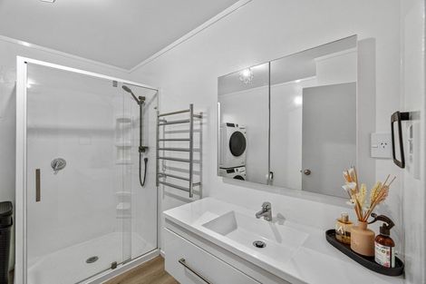 Photo of property in 34 Karaka Street, Helensville, 0800