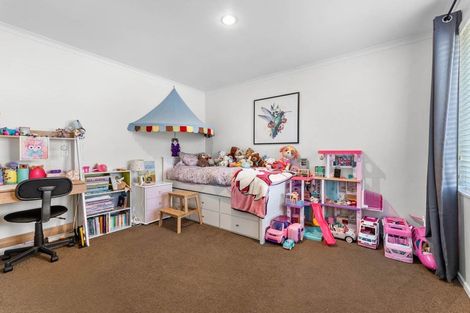 Photo of property in 32 Hewlett Road, Massey, Auckland, 0614