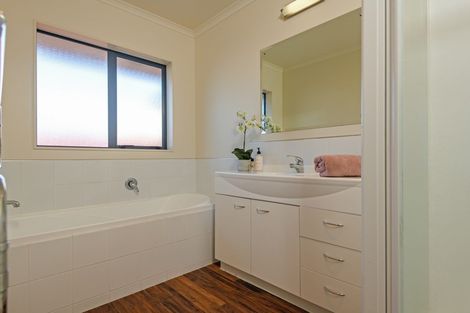 Photo of property in 8 Sorrento Place, Kelvin Grove, Palmerston North, 4414