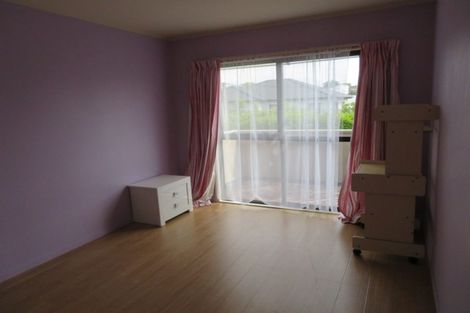 Photo of property in 1/138 East Coast Road, Forrest Hill, Auckland, 0620