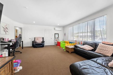 Photo of property in 32 Hewlett Road, Massey, Auckland, 0614