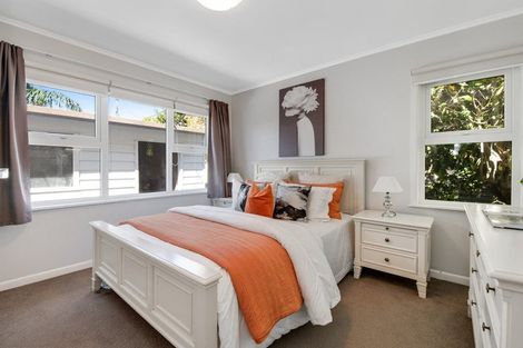 Photo of property in 1/52 Sunnynook Road, Sunnynook, Auckland, 0620