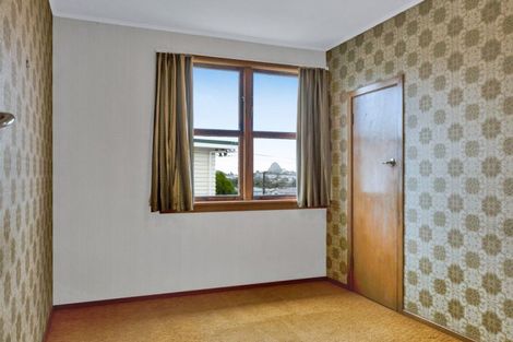 Photo of property in 79 Omata Road, Marfell, New Plymouth, 4310