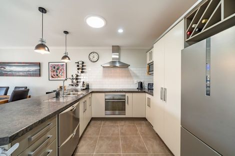 Photo of property in 48 King Charles Drive, Kingsley Heights, Upper Hutt, 5018