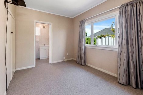 Photo of property in 35 Bayview Road, Browns Bay, Auckland, 0630