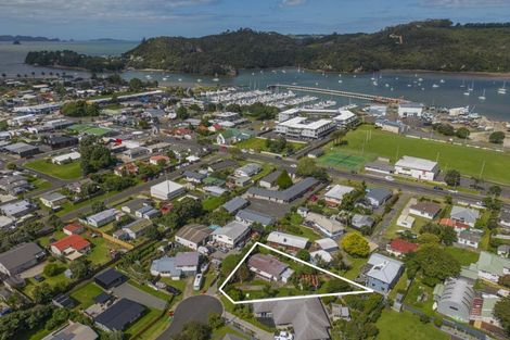 Photo of property in 20 Annette Place, Whitianga, 3510