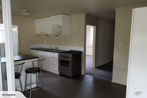 Photo of property in 16 Kaikoura Street, Henderson, Auckland, 0612