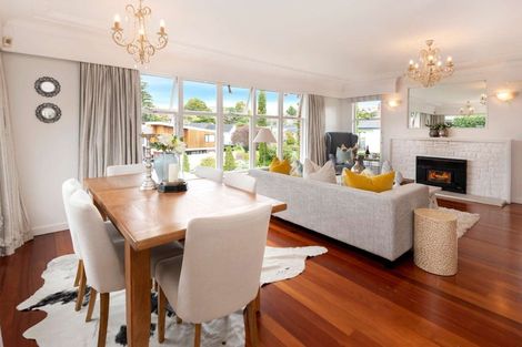 Photo of property in 10 Glenfern Road, Mellons Bay, Auckland, 2014