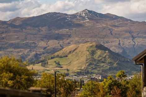 Photo of property in 16 Cunninghams Drive, Jacks Point, Queenstown, 9371