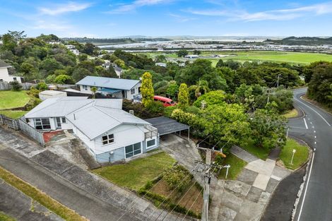 Photo of property in 8 Memorial Drive, Parahaki, Whangarei, 0112