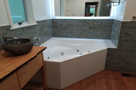 Photo of property in 5 Kendal Place, Merrilands, New Plymouth, 4312