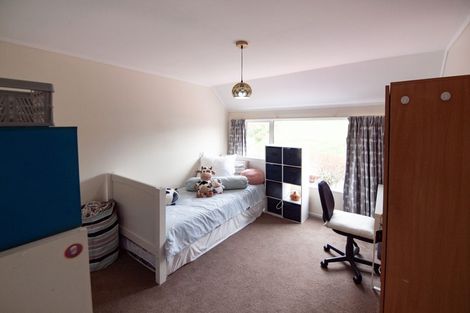 Photo of property in 18 Hollydale Grove, Churton Park, Wellington, 6037