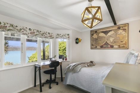 Photo of property in 8 Nakora Road, Karaka Bays, Wellington, 6022