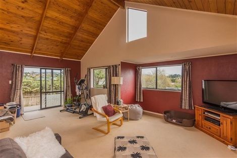 Photo of property in 3/95 Sturges Road, Henderson, Auckland, 0612