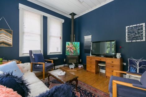 Photo of property in 24 Dunn Street, Egmont Village, 4372