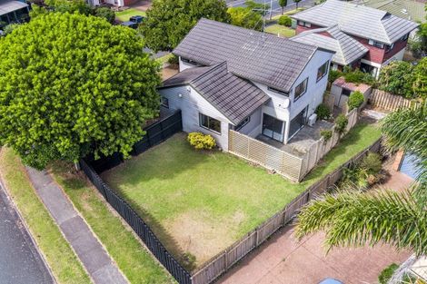 Photo of property in 1/42 Lexington Drive, Botany Downs, Auckland, 2010