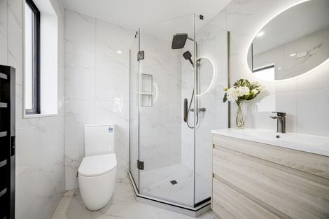 Photo of property in 10 Tusac Place, Totara Vale, Auckland, 0627