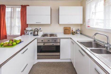 Photo of property in 28 Raupo Street, Castlecliff, Whanganui, 4501