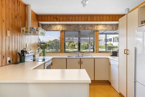 Photo of property in 14 Fairview Terrace, Waipahihi, Taupo, 3330