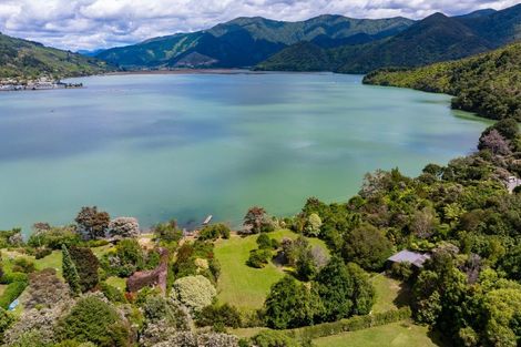 Photo of property in 257 Queen Charlotte Drive, Havelock, 7281