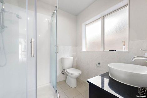 Photo of property in 22 Seresin Crescent, Flat Bush, Auckland, 2016