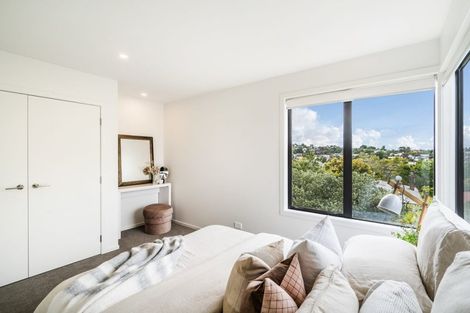 Photo of property in 5b Nea Place, Hillcrest, Auckland, 0627