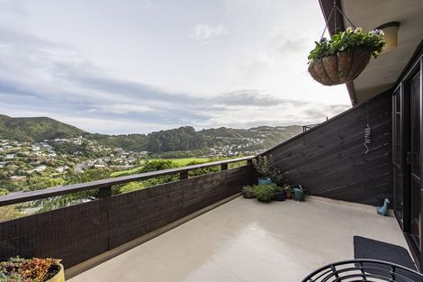 Photo of property in 16b Parklands Drive, Karori, Wellington, 6012