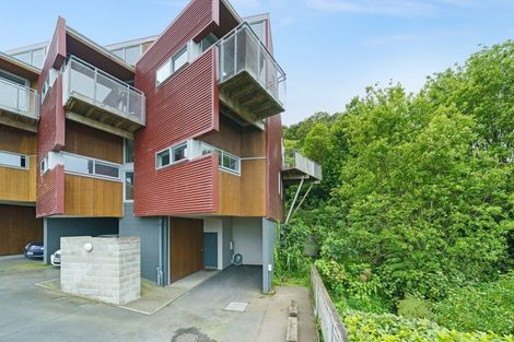 Photo of property in 17/2 Onslow Road, Khandallah, Wellington, 6035