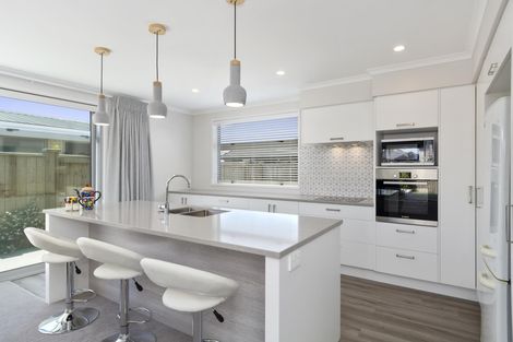 Photo of property in 16 Cassinia Close, Papamoa Beach, Papamoa, 3118