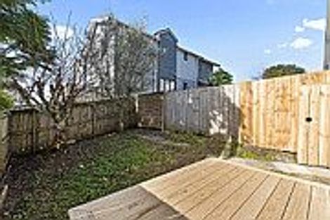 Photo of property in 2/6 John Jennings Drive, Oteha, Auckland, 0632