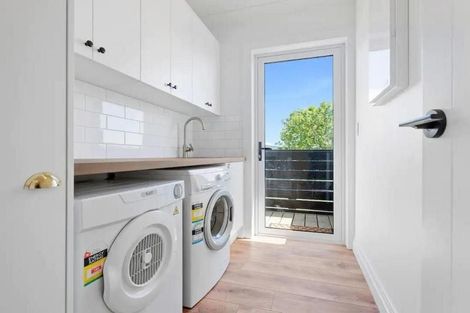 Photo of property in 43 Donnelly Street, Oakura, 4314