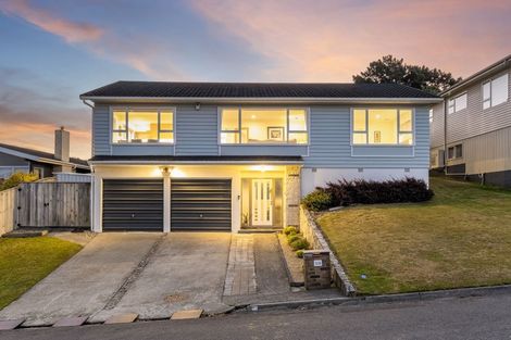 Photo of property in 118 Kahu Road, Paremata, Porirua, 5024